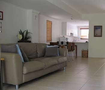 Imagen de la habitación del Hotel Le Court Villas. Foto 2
