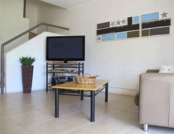 Imagen de la habitación del Hotel Le Court Villas. Foto 7