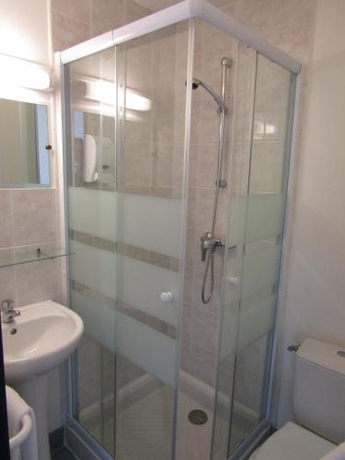 Imagen de la habitación del Hotel Le Creusot. Foto 8