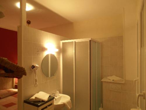 Imagen de la habitación del Hotel Le Crystal. Foto 3