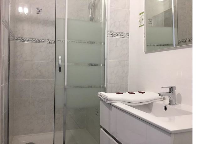Imagen de la habitación del Hotel Le Crystal H&ocirc;tel. Foto 3