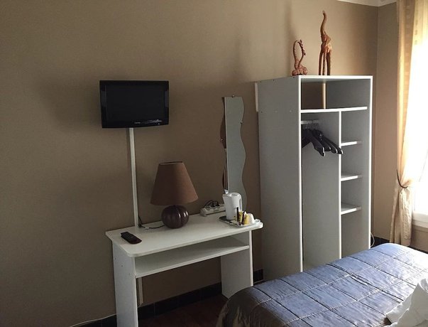 Imagen de la habitación del Hotel Le Crystal H&ocirc;tel. Foto 6