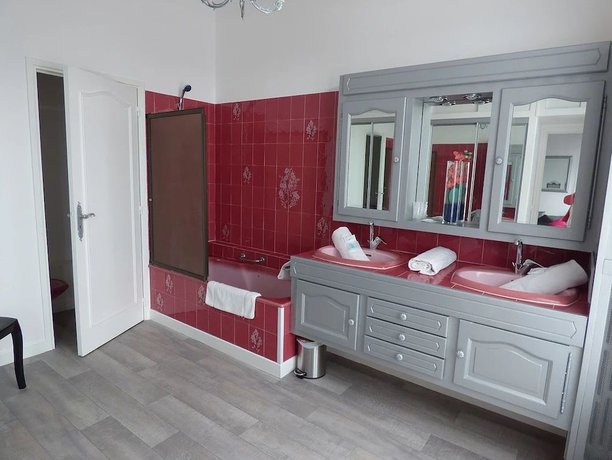 Imagen de la habitación del Hotel Le Crystal H&ocirc;tel. Foto 11