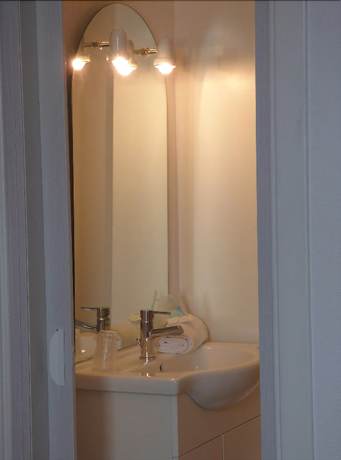 Imagen de la habitación del Hotel Le Crystal H&ocirc;tel. Foto 15