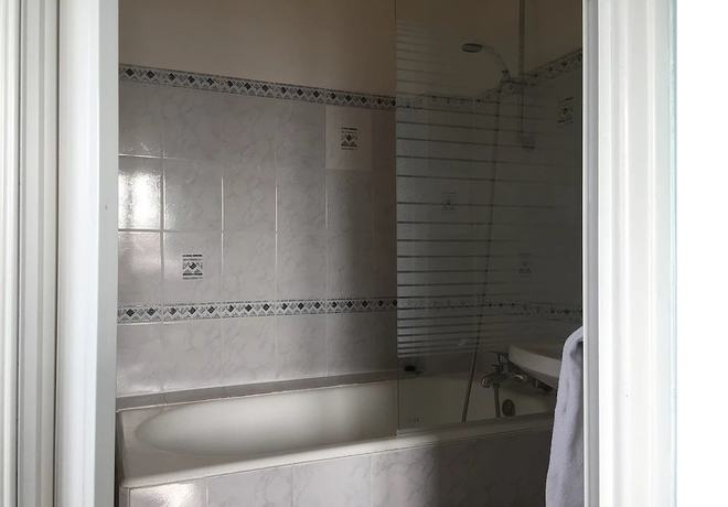 Imagen de la habitación del Hotel Le Crystal H&ocirc;tel. Foto 18