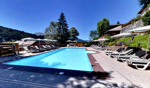 Imagen de la piscina del Hotel Le Dahu Hotels-chalets De Tradition. Foto 4