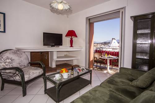 Imagen de la habitación del Hotel Le Dauphin, AJACCIO. Foto 10