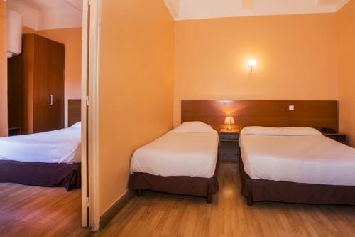 Imagen de la habitación del Hotel Le Dauphin, AJACCIO. Foto 13