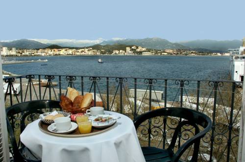 Imagen de la habitación del Hotel Le Dauphin, AJACCIO. Foto 16