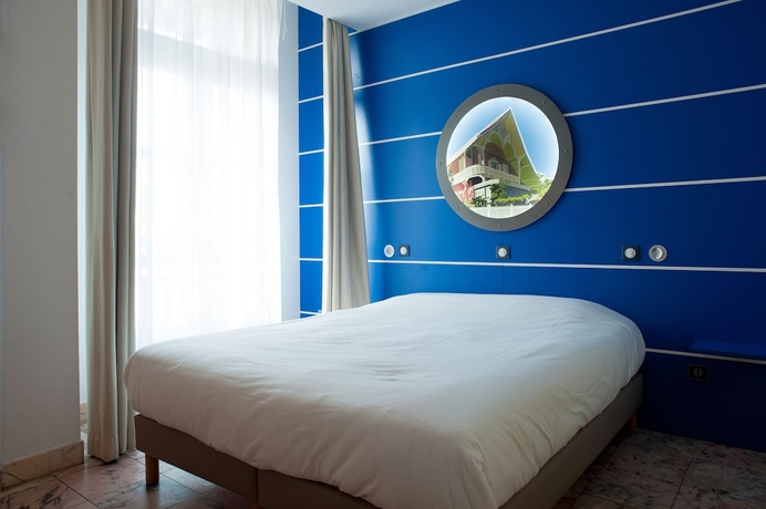 Imagen de la habitación del Hotel Le Dauphin, Arcachon. Foto 10