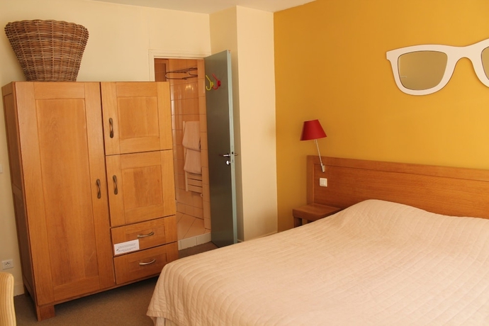 Imagen de la habitación del Hotel Le Dauphin Les Loges. Foto 5