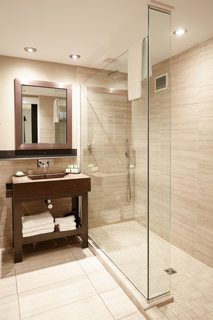 Imagen de la habitación del Hotel Le Dauphin Montréal - Longueuil. Foto 13