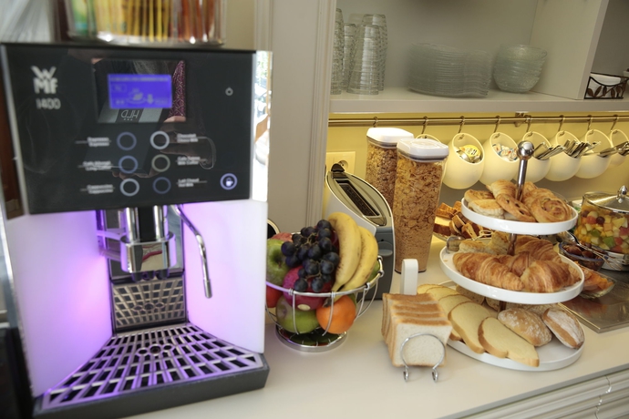 Imagen del bar/restaurante del Hotel Le Dauphin, Quartier Boieldieu. Foto 4