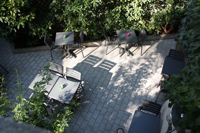 Imagen de los exteriores del Hotel Le Dauphin, Quartier Boieldieu. Foto 15