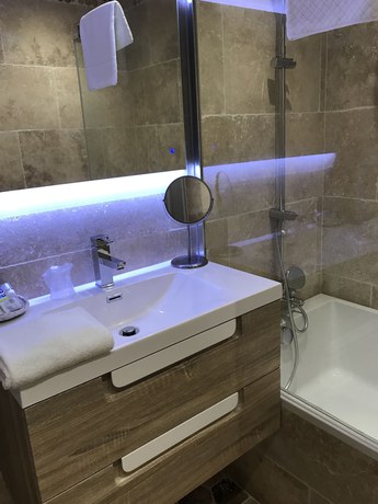 Imagen de la habitación del Hotel Le Devem de Mirapier. Foto 9