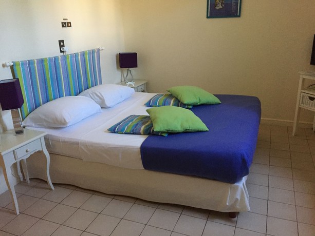 Imagen de la habitación del Hotel Le Devem de Mirapier. Foto 13