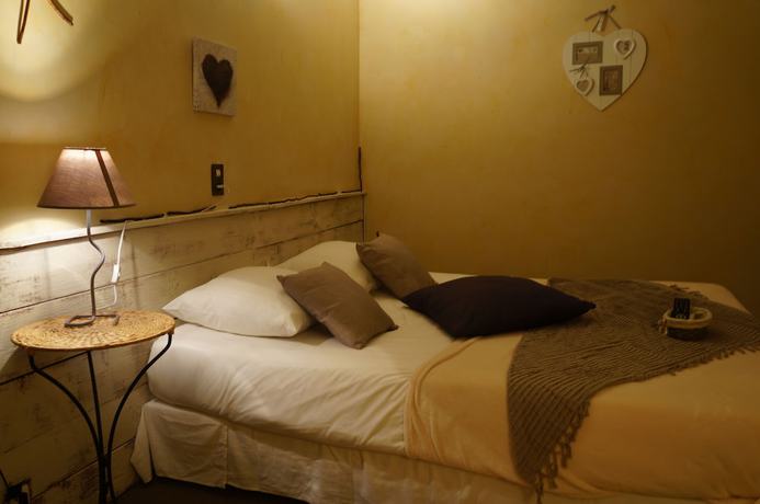 Imagen de la habitación del Hotel Le Devem de Mirapier. Foto 14