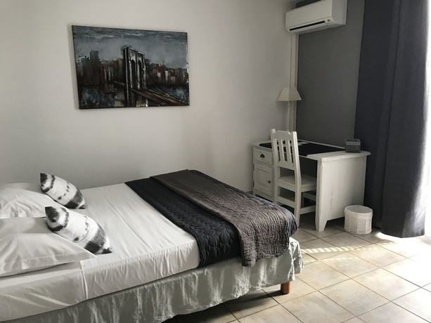 Imagen de la habitación del Hotel Le Devem de Mirapier. Foto 18