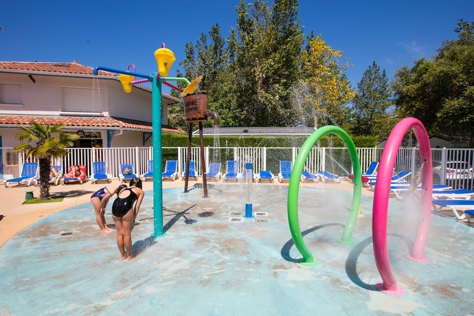 Imagen de la piscina del Hotel Le Domaine De La Marina. Foto 13