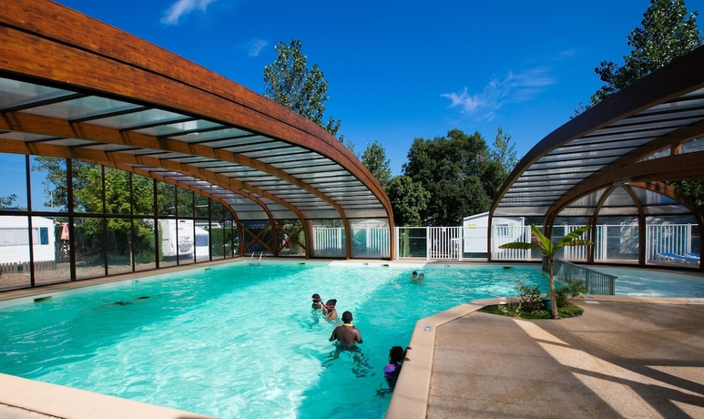 Imagen de la piscina del Hotel Le Domaine De La Marina. Foto 17