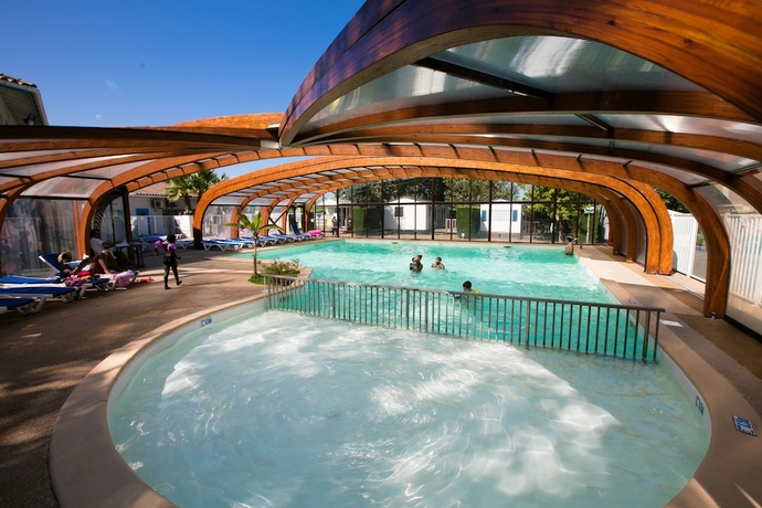 Imagen de la piscina del Hotel Le Domaine De La Marina. Foto 18