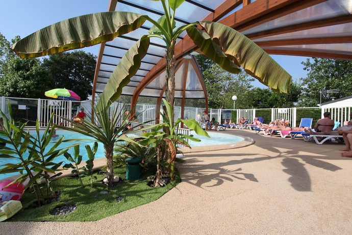 Imagen de la piscina del Hotel Le Domaine De La Marina. Foto 19