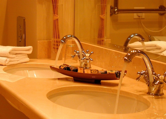 Imagen de la habitación del Hotel Le Domaine De Raba. Foto 6