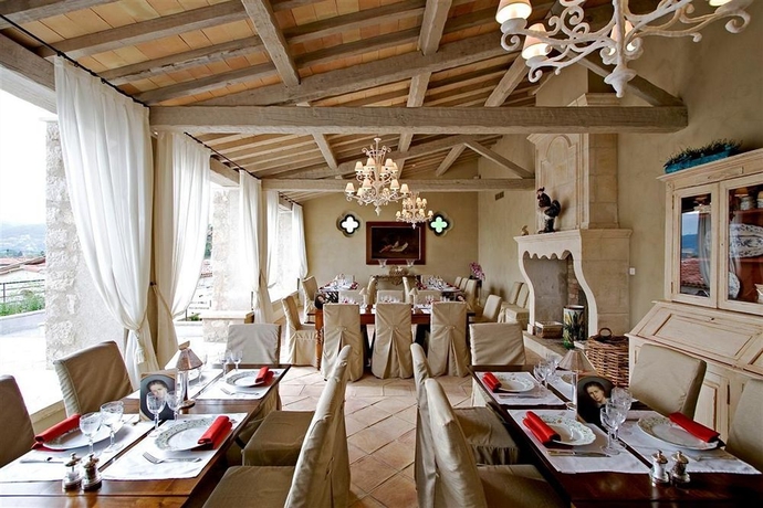 Imagen del bar/restaurante del Hotel Le Domaine Du Mas De Pierre. Foto 3