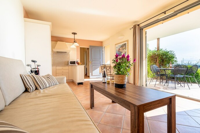 Imagen de la habitación del Hotel Le Domaine de Provence Country Club. Foto 20