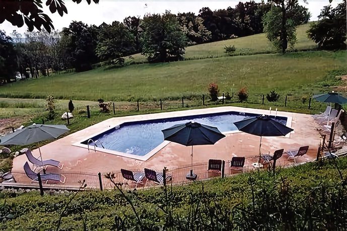 Imagen de la piscina del Hotel Le Domaine de Renaudet. Foto 13