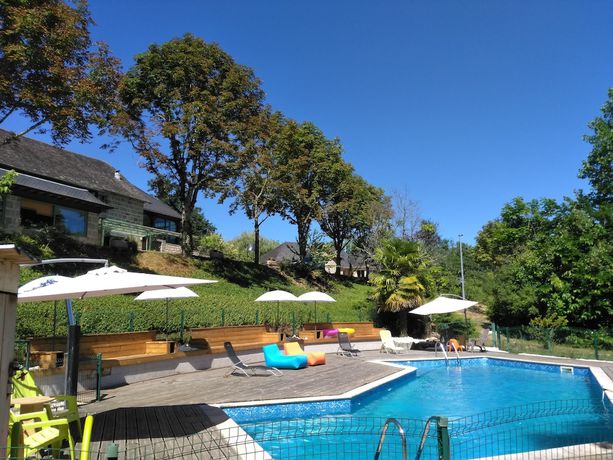 Imagen de la piscina del Hotel Le Domaine de Renaudet. Foto 14