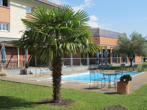 Imagen de la piscina del Hotel Le Domaine des Fontaines. Foto 15