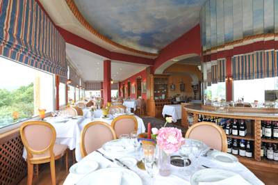 Imagen del bar/restaurante del Hotel Le Dormy House. Foto 3