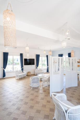 Imagen de los interiores del Hotel Le Dune Beach Club. Foto 9