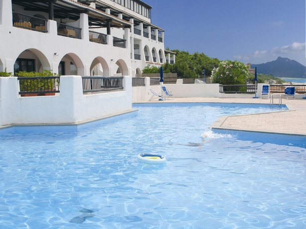 Imagen de la piscina del Hotel Le Dune, Belsito. Foto 12