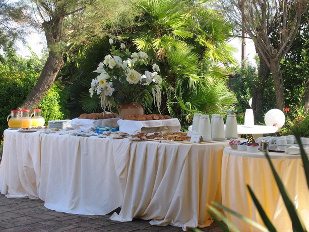 Imagen de los exteriores del Hotel Le Dune. Foto 5