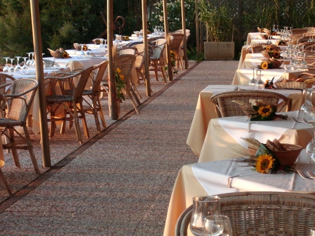 Imagen del bar/restaurante del Hotel Le Dune Piscinas. Foto 2