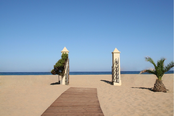 Imagen de los exteriores del Hotel Le Dune Piscinas. Foto 10