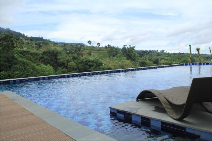 Imagen general del Hotel Le Eminence Convention and Resort Ciloto - Puncak. Foto 7