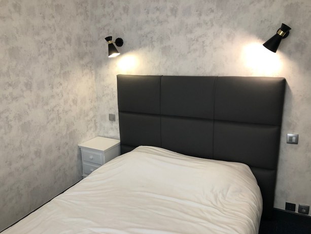 Imagen de la habitación del Hotel Le Faisan, MONTLUCON. Foto 7