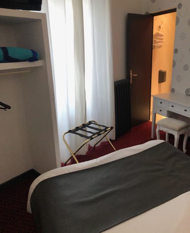 Imagen de la habitación del Hotel Le Faisan, MONTLUCON. Foto 10