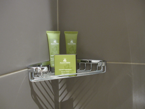 Imagen de la habitación del Hotel Le Fer à Cheval, Trouville-Sur-Mer. Foto 4