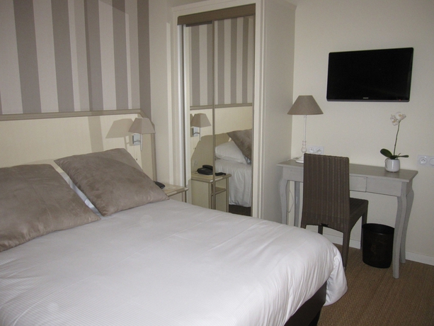 Imagen de la habitación del Hotel Le Fer à Cheval, Trouville-Sur-Mer. Foto 7