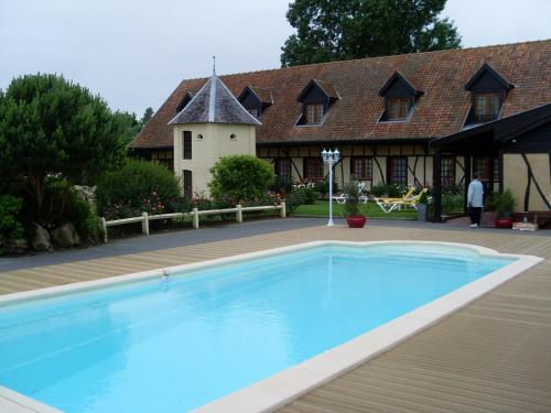 Imagen de la piscina del Hotel Le Fiacre. Foto 8