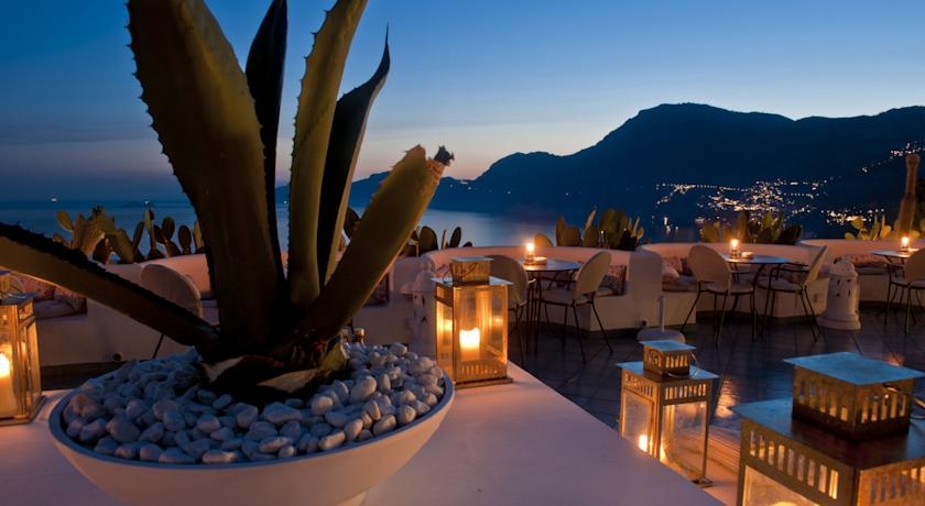 Imagen de los exteriores del Hotel Le Fioriere. Foto 3