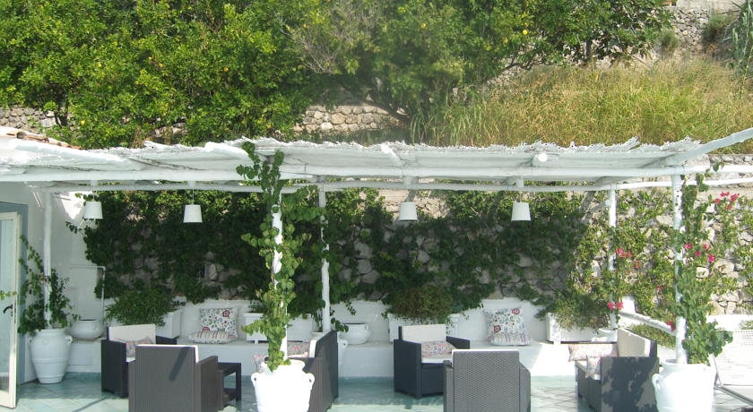 Imagen de los exteriores del Hotel Le Fioriere. Foto 4