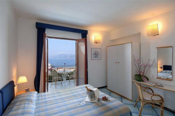 Imagen de la habitación del Hotel Le Fioriere. Foto 2