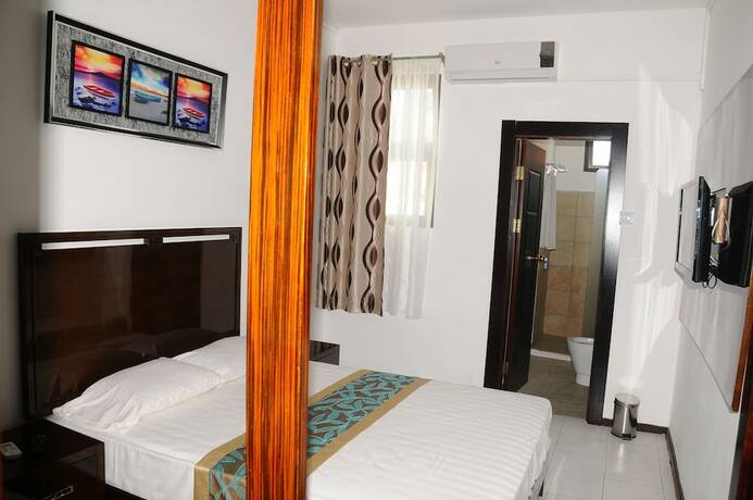 Imagen de la habitación del Hotel Le Flamboyant. Foto 5