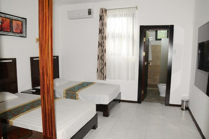 Imagen de la habitación del Hotel Le Flamboyant. Foto 12