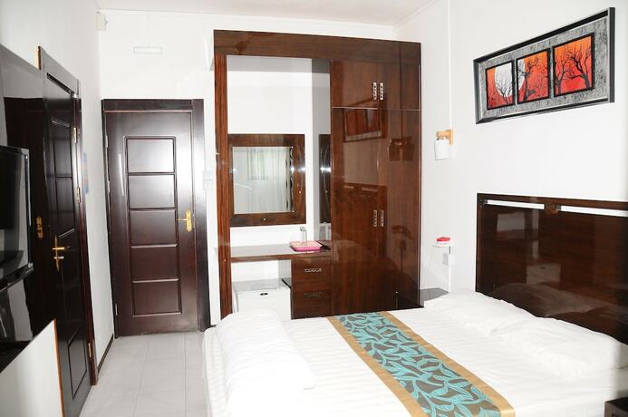 Imagen de la habitación del Hotel Le Flamboyant. Foto 13